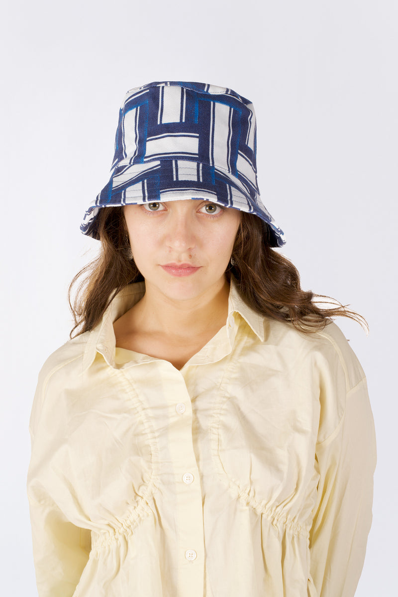Printed blue palma bucket hat