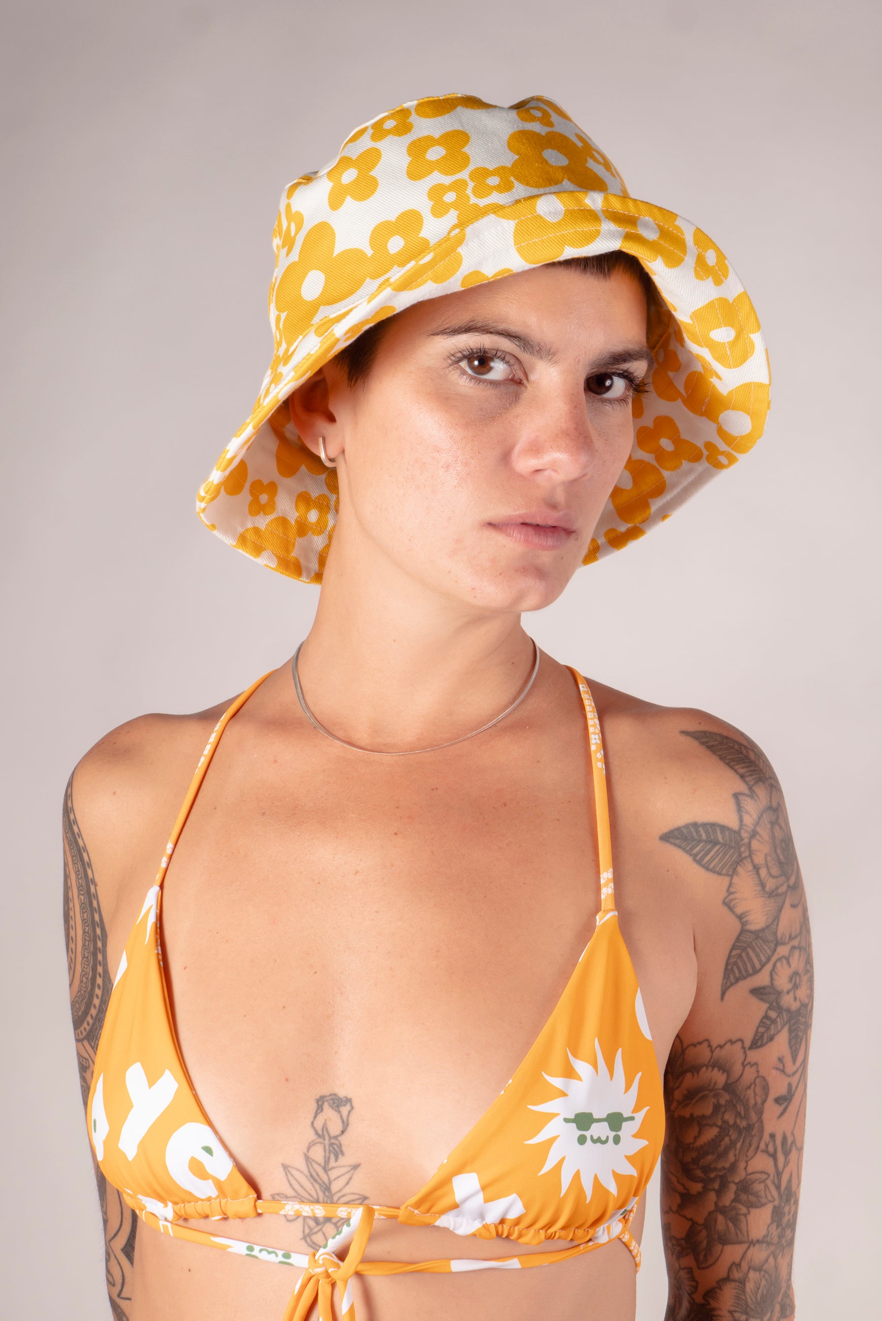 Canvas printed flowers bucket hat